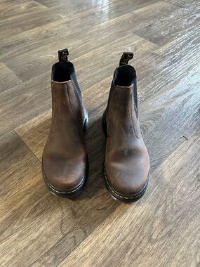 Dr.Martens Boots
Good condition 
Size:7L 6M
No stain or tear